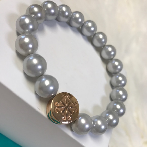 Rustic Cuff Grand Stephanie - Picture 2 of 3